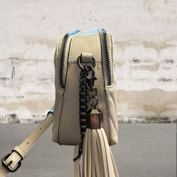 Aldo NWOT White Quilted Crossbody Bag with Chevron Stitching - Picture 3 of 8